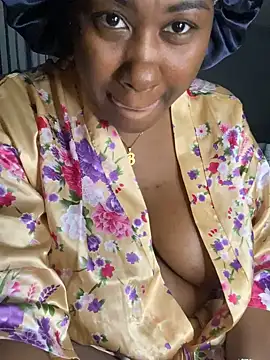 Snapshot of juicesowet chatting on February 6, 6:18 am juicesowet online show from February 6, 6:18 am