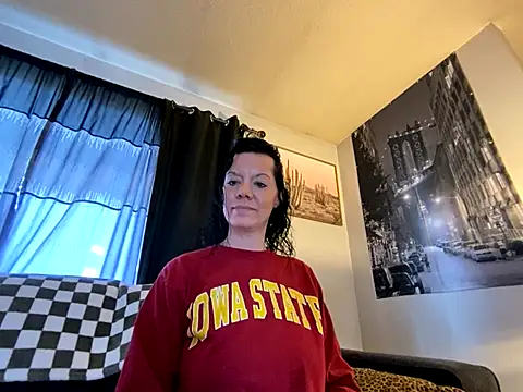 SidneyRaee online show from December 3, 8:17 pm