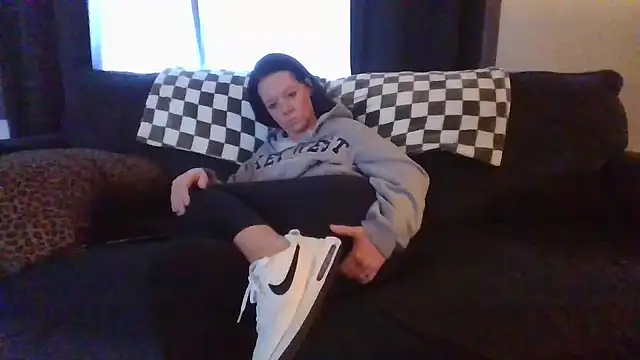 SidneyRaee online show from December 18, 8:03 pm