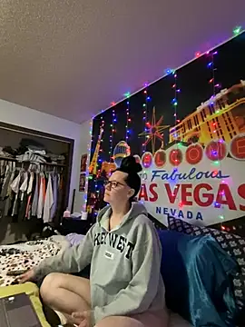 SidneyRaee online show from December 26, 6:43 pm