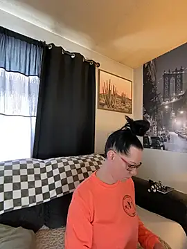 SidneyRaee online show from January 7, 6:35 pm