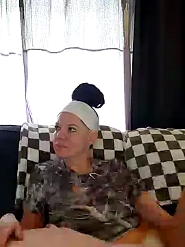 SidneyRaee online show from March 19, 6:55 pm