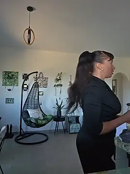 Snapshot of TheGoddessBianca chatting on December 2, 9:58 am TheGoddessBianca online show from December 2, 9:58 am