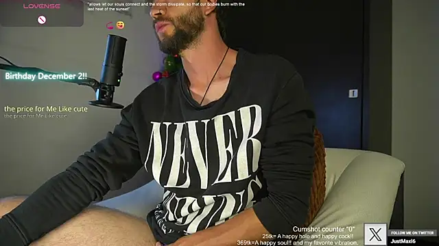 just maxii online show from December 1, 9:37 pm