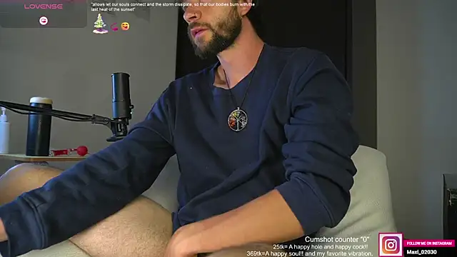 just maxii online show from January 17, 10:45 pm