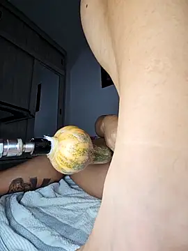 Snapshot of big_pusyy chatting on December 5, 9:50 pm big pusyy online show from December 5, 9:50 pm