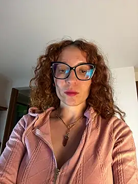 Snapshot of karen_brave chatting on February 12, 1:41 am karen brave online show from February 12, 1:41 am