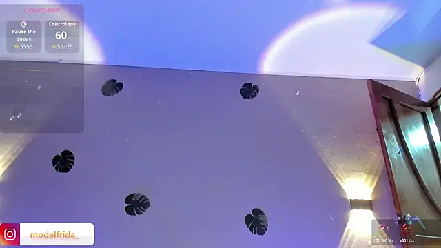 Snapshot of _frida1 chatting on October 1, 1:06 pm frida1 online show from October 1, 1:06 pm