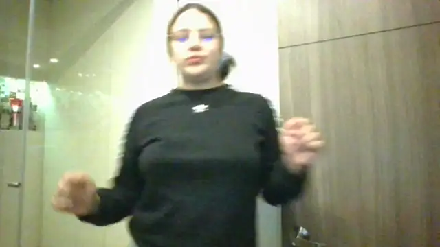 Snapshot of _Sarahh_0 chatting on December 17, 3:17 am Sarahh 0 online show from December 17, 3:17 am