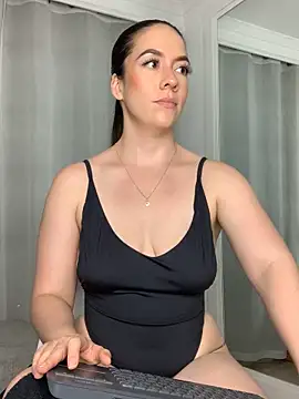 Snapshot of ImAlicee chatting on February 6, 1:05 am ImAlicee online show from February 6, 1:05 am