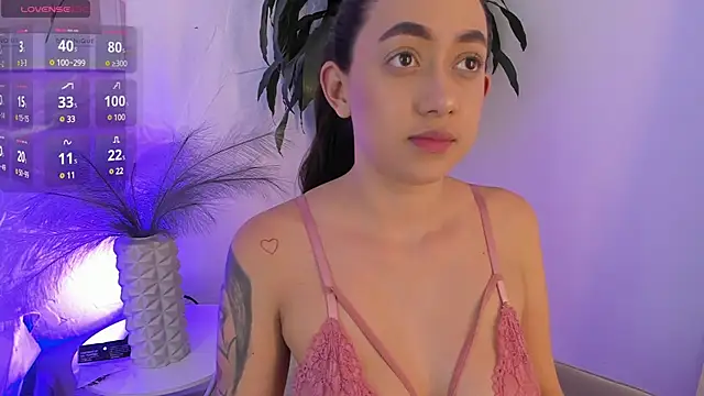 moll1e  online show from March 22, 2:27 am