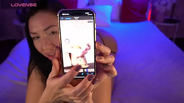 Snapshot of AishaLeee chatting on December 18, 11:13 am AishaLeee online show from December 18, 11:13 am