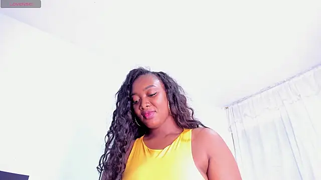 RoxannaBlanche online show from February 6, 11:04 pm