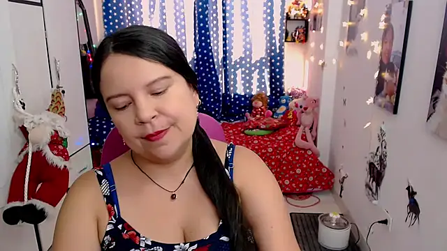 Snapshot of claryssa_ chatting on December 6, 7:56 pm claryssa online show from December 6, 7:56 pm