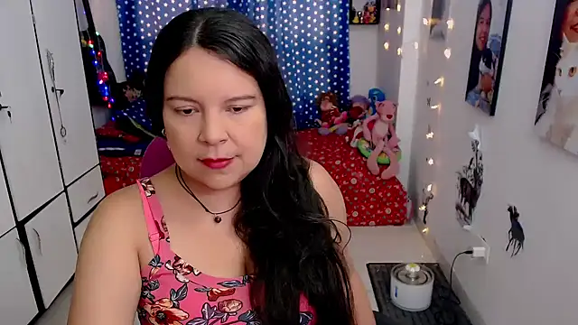 Snapshot of claryssa_ chatting on January 7, 7:49 pm claryssa online show from January 7, 7:49 pm