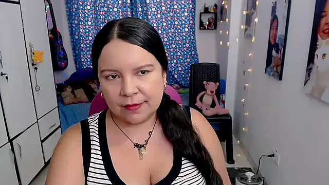 Snapshot of claryssa_ chatting on October 15, 7:47 pm claryssa online show from October 15, 7:47 pm