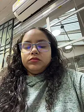 Snapshot of CurlyGirl_1 chatting on February 13, 11:28 am CurlyGirl 1 online show from February 13, 11:28 am