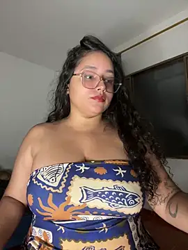 Snapshot of CurlyGirl_1 chatting on November 4, 2:10 am CurlyGirl 1 online show from November 4, 2:10 am