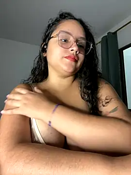 Snapshot of CurlyGirl_1 chatting on November 9, 9:02 pm CurlyGirl 1 online show from November 9, 9:02 pm