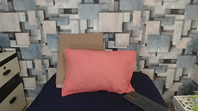 angel dthroatt online show from December 4, 12:14 pm