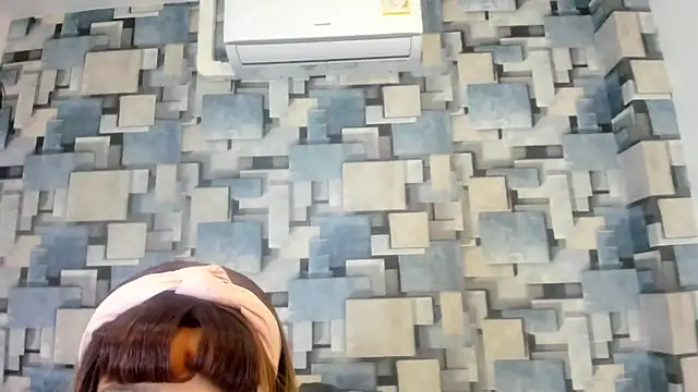 angel dthroatt online show from February 11, 12:10 pm