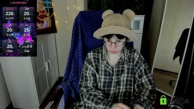 Melissa Wells online show from October 16, 10:00 pm