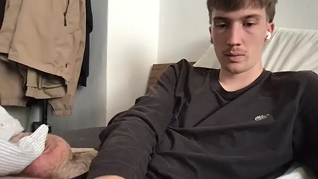 hungandfun05 online show from October 8, 1:53 pm