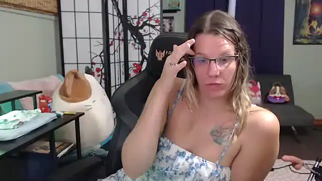 Sarahtineke online show from October 19, 10:21 pm