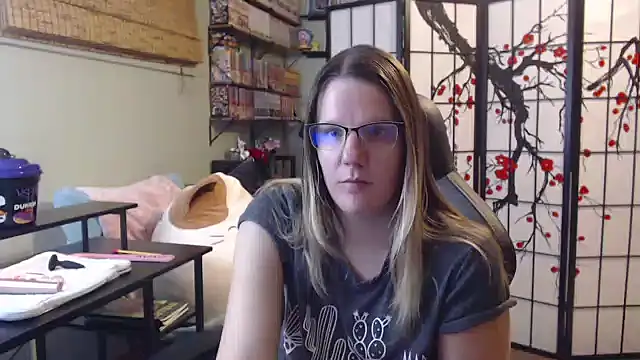 Sarahtineke online show from February 5, 10:47 pm