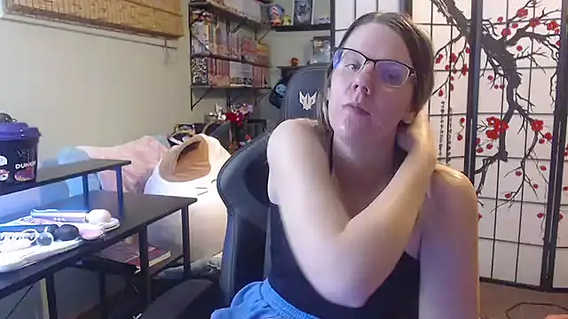 Sarahtineke online show from March 3, 4:13 pm