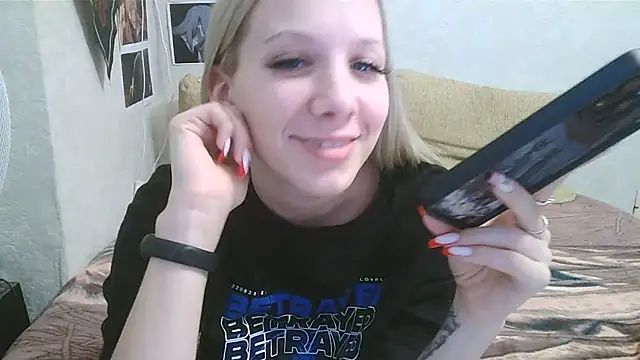 Snapshot of -GoldenGirl- chatting on March 5, 12:33 pm -GoldenGirl- online show from March 5, 12:33 pm