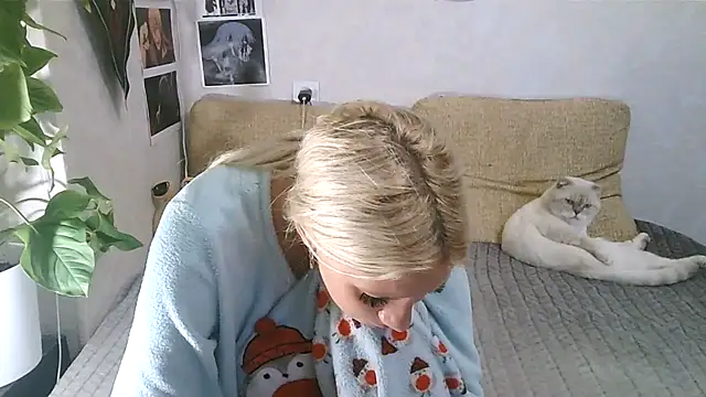 Snapshot of -GoldenGirl- chatting on October 22, 11:10 am -GoldenGirl- online show from October 22, 11:10 am