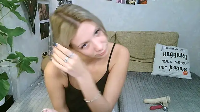 Snapshot of -GoldenGirl- chatting on November 13, 6:29 pm -GoldenGirl- online show from November 13, 6:29 pm