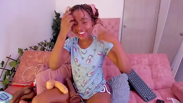 kimmysantoo online show from November 13, 11:20 am