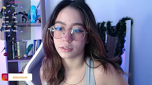 Snapshot of BlairVicent chatting on December 13, 11:55 am BlairVicent online show from December 13, 11:55 am