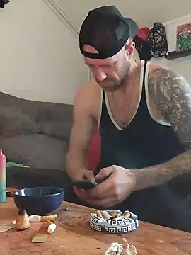 Snapshot of eltoulou chatting on February 3, 12:14 pm eltoulou online show from February 3, 12:14 pm