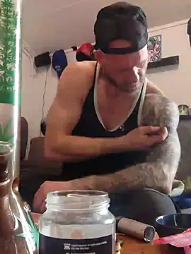 Snapshot of eltoulou chatting on February 7, 1:43 pm eltoulou online show from February 7, 1:43 pm