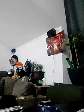 Snapshot of eltoulou chatting on February 19, 2:33 am eltoulou online show from February 19, 2:33 am