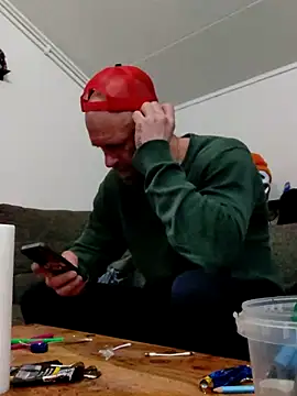 Snapshot of eltoulou chatting on February 24, 7:09 pm eltoulou online show from February 24, 7:09 pm