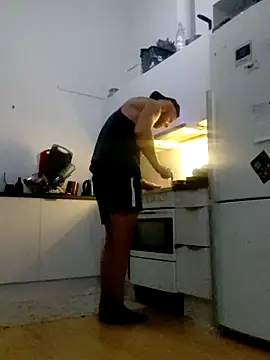 Snapshot of eltoulou chatting on November 4, 10:20 pm eltoulou online show from November 4, 10:20 pm