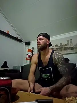 Snapshot of eltoulou chatting on December 21, 1:24 am eltoulou online show from December 21, 1:24 am