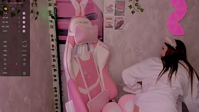 Snapshot of Polly__Hill chatting on October 25, 9:39 am Polly Hill online show from October 25, 9:39 am