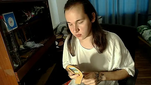 Snapshot of EvaMiron chatting on January 20, 6:31 am EvaMiron online show from January 20, 6:31 am