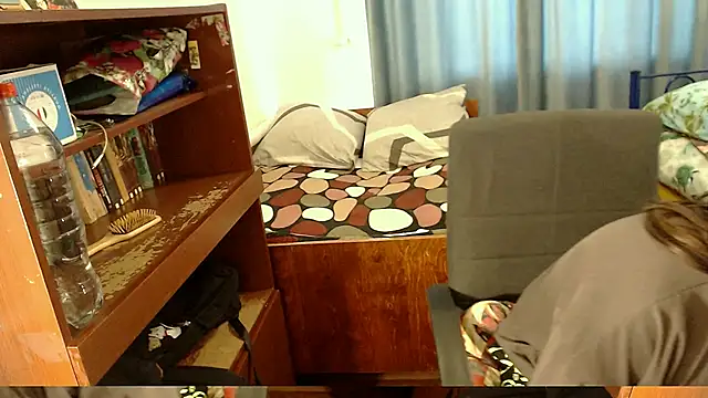 Snapshot of EvaMiron chatting on February 4, 5:21 am EvaMiron online show from February 4, 5:21 am