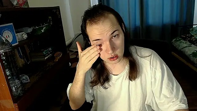 Snapshot of EvaMiron chatting on March 4, 4:38 am EvaMiron online show from March 4, 4:38 am