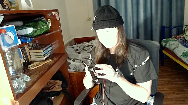 Snapshot of EvaMiron chatting on March 10, 3:41 pm EvaMiron online show from March 10, 3:41 pm