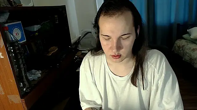 Snapshot of EvaMiron chatting on March 14, 5:16 am EvaMiron online show from March 14, 5:16 am