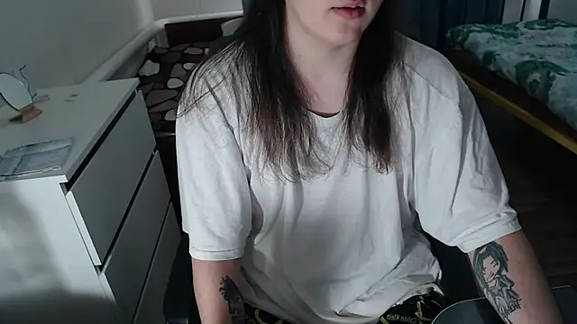 Snapshot of EvaMiron chatting on September 21, 12:07 pm EvaMiron online show from September 21, 12:07 pm