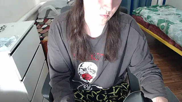 Snapshot of EvaMiron chatting on October 3, 12:24 pm EvaMiron online show from October 3, 12:24 pm