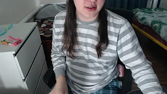 Snapshot of EvaMiron chatting on October 9, 10:46 am EvaMiron online show from October 9, 10:46 am